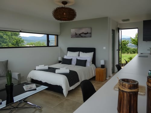 chambre en location à digne-les-bains - séjourner en Provence - location d'appartement dans le sud - grimaud