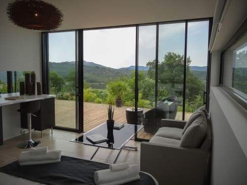 terrasse privée pour des vacances - chambre en location à digne-les-bains - séjourner en Provence - location d'appartement dans le sud - grimaud