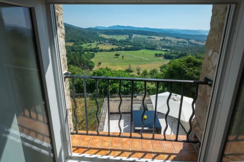 terrasse avec vue sur la vallée à digne-les-bains vacances en Provence - séjour dans le sud- location d'appartement grimaud