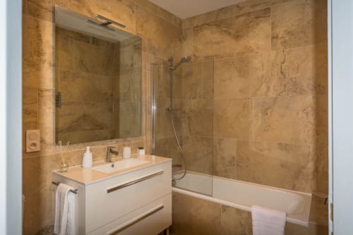séjourner à digne-les-bains - vacances en location dans le sud - grimaud - salle de bain privée en Provence 
