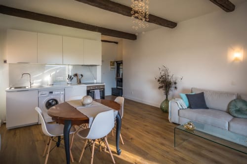 séjourner à digne-les-bains - salon d'appartement en location en Provence - vacances en location dans le sud - grimaud