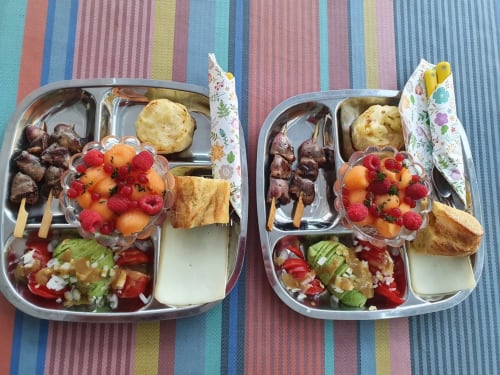 Meal trays. Domaine de Millox. Bed and Breakfast. Basque Country. Landes.
