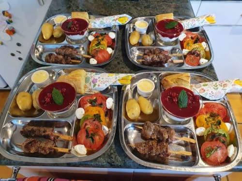 Meal trays. Domaine de Millox. Bed and Breakfast. Basque Country. Landes.