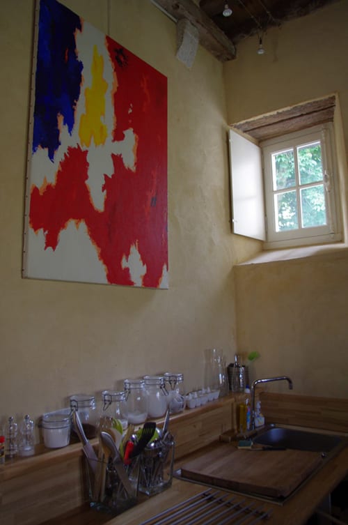 Cuisine équipée. Château de Vaux. Gîte de charme. Gesnes le Gandelin. Sarthe. 200 km de Paris.