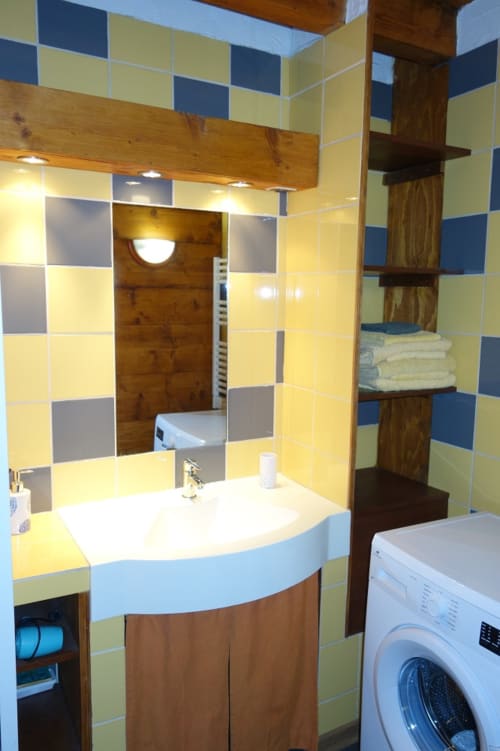 Une 3ème salle de douche, avec un second lave-linge