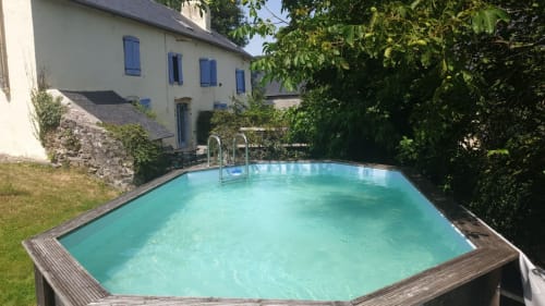 Swimming pool. Refuge out of the city. Gîtes. Pyrenees. Ossau valley.