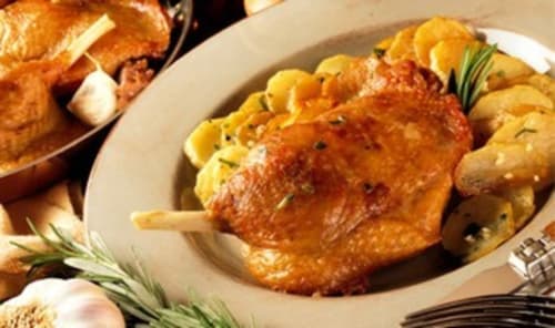Chicken. Domaine de Millox. Bed and Breakfast. Basque Country. Landes.