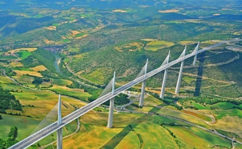 Le Viaduc de Millau - d'un jour à l'autre