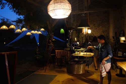 barbecue - grillades - dehors - Les Robinsonades - Saint Christaud | Hébergement écologique - tente suspendue et cabanes perchées