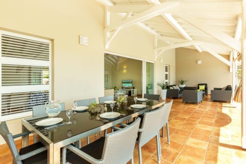 C'est sur la terrasse de la Villa Azura que vous profiterez au mieux de vos vacances en Martinique