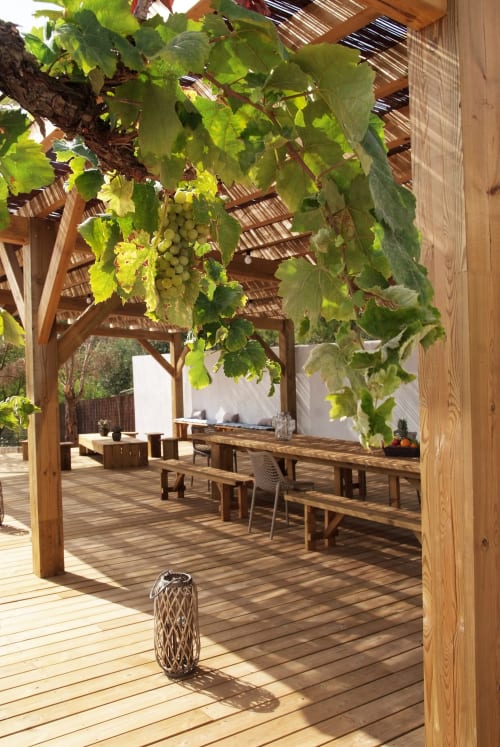 Wooden terrace of 100 m² with large heated swimming pool, villa casa claudina, villa for rent in Loulé in the Algarve. Portugal.