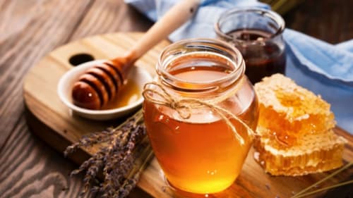 Miel de nos producteurs locaux au petit déjeuner du Mas de la Lance