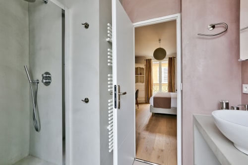 Pink bathroom 