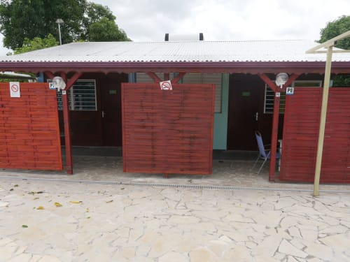 Extérieur. Résidence Les Terrasses de Boisvin. Les Abymes. Les Gîtes de l'Union. Locations d'appartements et chambres. Guadeloupe.