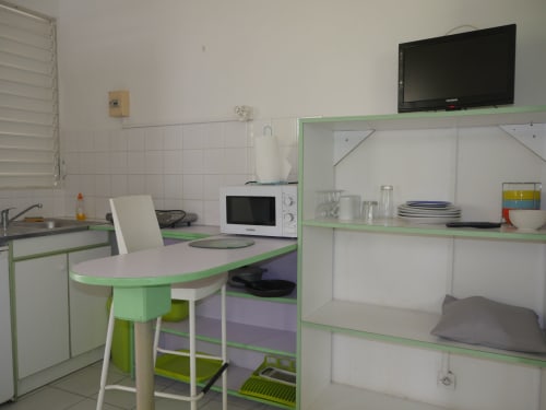 Cuisine. Résidence Les Terrasses de Boisvin. Les Abymes. Les Gîtes de l'Union. Locations d'appartements et chambres. Guadeloupe.