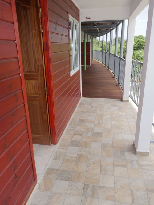 Extérieur. Résidence Les Terrasses de Boisvin. Les Abymes. Les Gîtes de l'Union. Locations d'appartements et chambres. Guadeloupe.