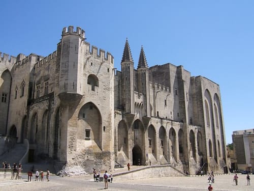 Le Palais des Papes-Avignon-Paca-Le Mas des arômes-gîte-hôtel