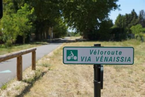 Via Vénaissia-Vélo en Provence-Le Mas des Arômes