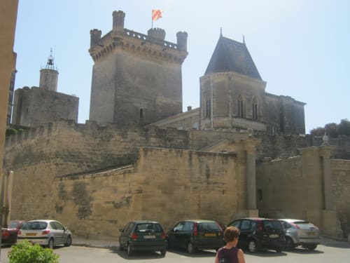 Discover the Grand Duchy of Uzès 30 minutes bed and breakfast Le Portel des Arnaud nature calm and artist hotel