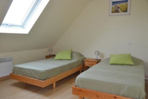 A l'étage une chambre deux lits dans la maison "La Biche" - 2 à 4 personnes - location vacances à belle ile - les maisons de Kerdavid'île