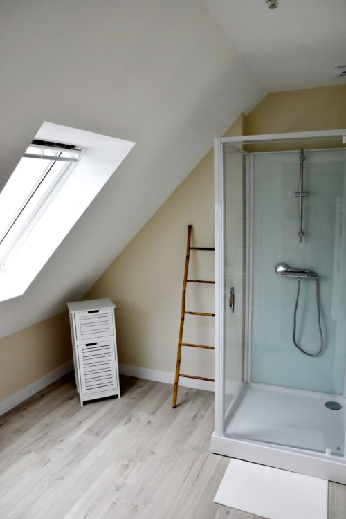 Salle d'eau avec douche à l'étage - Maison "Bordardoué" - 4 à 6 personnes - location vacances à Belle île en mer - les maisons de Kerdavid'île