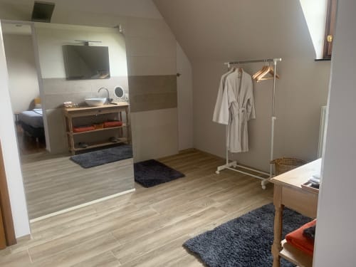 Salle de bain spacieuse