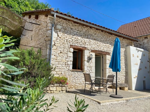 Domaine des Pierres Blanches gite confort en pierres