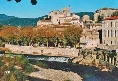 le petit village de Laroque