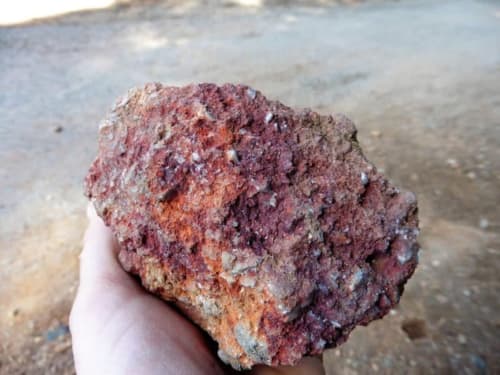 minéraux grande Pallière. derriere Le Portel des Arnaud  maison d hotes Cévennes
