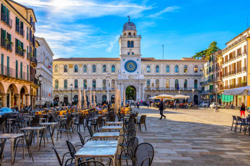 Venezia, Hotel, Offerte Hotel, Gondola, Musei, Tour delle isole, Murano, Burano, Torcello, Vetrerie, Palazzo Ducale, Mercato di Rialto, Bacari, Peggy Guggenheim, Vaporetto, Ristoranti, Osterie, Stellati, Spiaggia, Chioggia, Padova, Dolo, Palladio, Albergo, 3 stelle, Biennale, Festival del cinema, Terme, Prosecco, Abano terme, Basilica di San Marco, Sant'Antonio, Ca' Foscari, casinò, Jesolo, Caorle, Cavallino, Comfort, casa, accoglienza, offerte, bonus vacanze, smartbox, regalbox, wonderbox, booking, expedia, hrs, crociere, Villa Pisani, Ville venete, Riviera del Brenta, parcheggio gratuito, Treviso, Piste Ciclabili, business, famiglie, coppie, maschere, Dogi, Spritz, murrina, aperitivo, camera matrimoniale, camera singola, camera tripla, colazioni, cornetti, Laguna, Hilton, Marriott, nh, arsenale,  venezia football club, galleria dell’accademia, museo correr, arte, danza, architettura, san valentino, città romantica, Teatro La Fenice, Opera, Tom Cruise, Mission Impossible, reception, Giardini, Isola degli Armeni, San giorgio maggiore, Giudecca, Shopping, Louis Vuitton, Chanel, Prada, Gucci, Valentino, Armani, Zara, Mango, Fondaco dei Tedeschi, Ponte di Rialto, Ponte dell’Accademia, Stazione Santa Lucia, Aeroporto Marco Polo, Caffè Florian, Hard Rock Cafè, Mc Donalds, Old Wild West, Gelaterie, Rolex, Cartier, Cipriani, wi- fi, viaggiare, visitare venezia, citybreak, Hotel a Venezia, Tripadvisor.