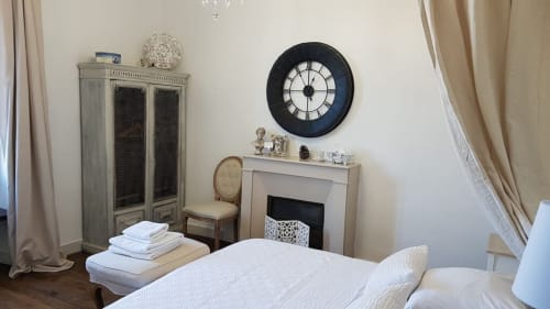 Vue générale de la chambre depuis l’entrée