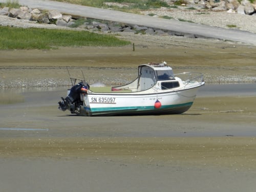 Bateau de pêche sur le sable Saint-Valéry Le Crotoy Baie de Somme gîtes les granges de la baie