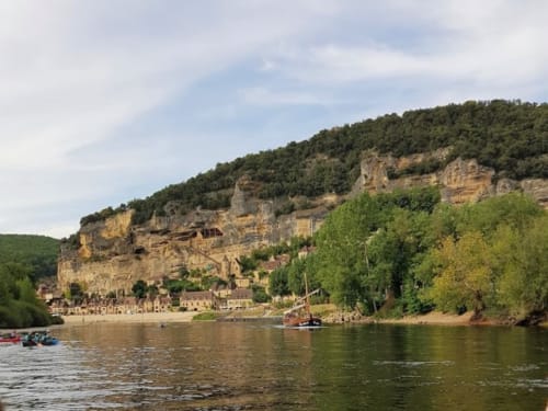 Domaine des Pierres Blanches site touristique la Roque Gageac , canôe et gabares, beau village de France