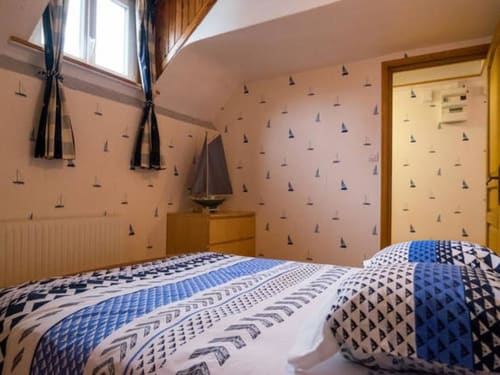 Chambre sous les toits Royal Navy 
appartement Royal Navy location saisonnière location courte durée airbnb dunkerque plage booking dunkerque appartement cuisine moderne dunkerque appartement moderne dunkerque logement dunkerque plage hébergement Dunkerque location meublés appartement standing plage séjour dunkerque
