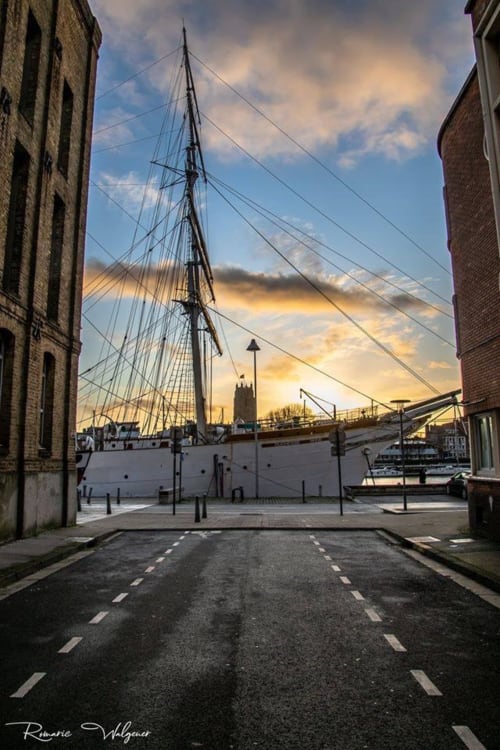 Navire Dunkirk Royal Navy
appartement Royal Navy location saisonnière location courte durée airbnb dunkerque plage booking dunkerque appartement cuisine moderne dunkerque appartement moderne dunkerque logement dunkerque plage hébergement Dunkerque location meublés appartement standing plage séjour dunkerque
