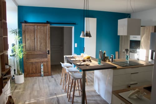 Cuisine spacieuse et moderne du Logis Escale, grand gite pour 15p en Anjou