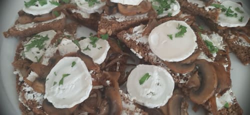 Toast de champignons et fromage de chèvre, by Fabrice RAMOS partenaire Casa Claudina