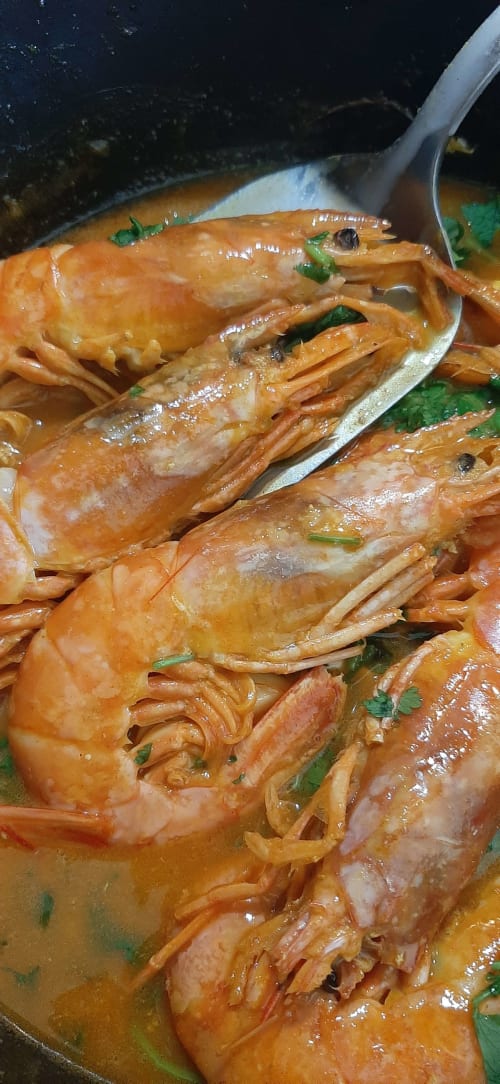 Crevettes sauce gingembre, Partenaire artisan traiteur chez Casa Claudina casa-claudina.com - Fabrice RAMOS est joignable par téléphone/WhatApps +351 912 980 571 ou par mail : havana.caipirinha@hotmail.fr Location villa avec grande terrasse en bois et grande piscine chauffée en Algarve au Portugal à Loulé.