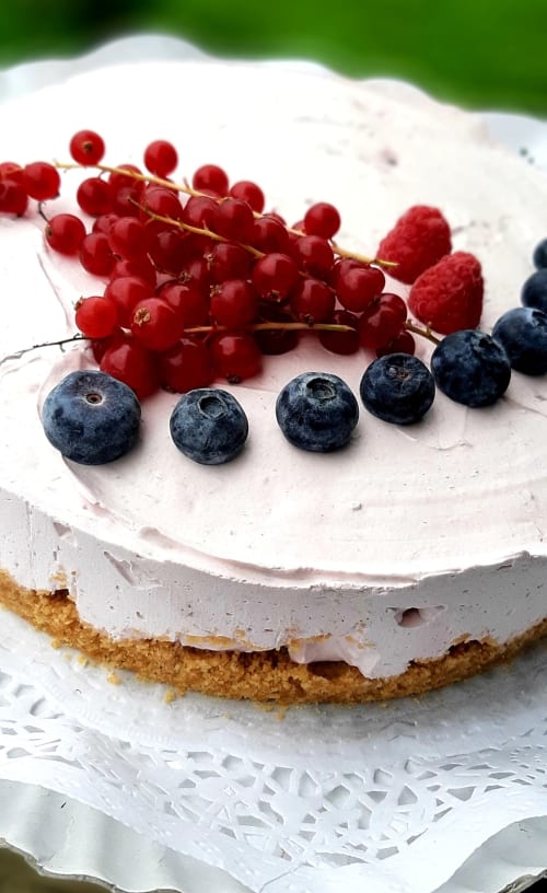 Cheesecake aux fruits rouges, Partenaire artisan traiteur chez Casa Claudina casa-claudina.com - Fabrice RAMOS est joignable par téléphone/WhatApps +351 912 980 571 ou par mail : havana.caipirinha@hotmail.fr   Location villa à proximité de vilamoura, Quarteira et Almancil pour vos vacances, vos évènements,  fêtes ou groupes jusqu'à 20 personnes. Location villa avec grande terrasse en bois pour 16 personnes et grande piscine chauffée située en Algarve au Portugal à Loule.