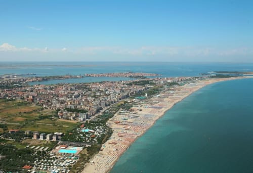 Venezia, Hotel, Offerte Hotel, Gondola, Musei, Tour delle isole, Murano, Burano, Torcello, Vetrerie, Palazzo Ducale, Mercato di Rialto, Bacari, Peggy Guggenheim, Vaporetto, Ristoranti, Osterie, Stellati, Spiaggia, Chioggia, Padova, Dolo, Palladio, Albergo, 3 stelle, Biennale, Festival del cinema, Terme, Prosecco, Abano terme, Basilica di San Marco, Sant'Antonio, Ca' Foscari, casinò, Jesolo, Caorle, Cavallino, Comfort, casa, accoglienza, offerte, bonus vacanze, smartbox, regalbox, wonderbox, booking, expedia, hrs, crociere, Villa Pisani, Ville venete, Riviera del Brenta, parcheggio gratuito, Treviso, Piste Ciclabili, business, famiglie, coppie, maschere, Dogi, Spritz, murrina, aperitivo, camera matrimoniale, camera singola, camera tripla, colazioni, cornetti, Laguna, Hilton, Marriott, nh, arsenale,  venezia football club, galleria dell’accademia, museo correr, arte, danza, architettura, san valentino, città romantica, Teatro La Fenice, Opera, Tom Cruise, Mission Impossible, reception, Giardini, Isola degli Armeni, San giorgio maggiore, Giudecca, Shopping, Louis Vuitton, Chanel, Prada, Gucci, Valentino, Armani, Zara, Mango, Fondaco dei Tedeschi, Ponte di Rialto, Ponte dell’Accademia, Stazione Santa Lucia, Aeroporto Marco Polo, Caffè Florian, Hard Rock Cafè, Mc Donalds, Old Wild West, Gelaterie, Rolex, Cartier, Cipriani, wi- fi, viaggiare, visitare venezia, citybreak, Hotel a Venezia, Tripadvisor.