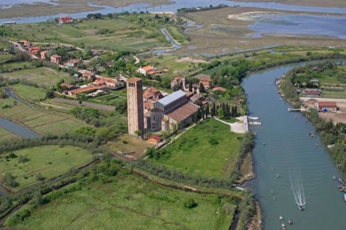 Venezia, Hotel, Offerte Hotel, Gondola, Musei, Tour delle isole, Murano, Burano, Torcello, Vetrerie, Palazzo Ducale, Mercato di Rialto, Bacari, Peggy Guggenheim, Vaporetto, Ristoranti, Osterie, Stellati, Spiaggia, Chioggia, Padova, Dolo, Palladio, Albergo, 3 stelle, Biennale, Festival del cinema, Terme, Prosecco, Abano terme, Basilica di San Marco, Sant'Antonio, Ca' Foscari, casinò, Jesolo, Caorle, Cavallino, Comfort, casa, accoglienza, offerte, bonus vacanze, smartbox, regalbox, wonderbox, booking, expedia, hrs, crociere, Villa Pisani, Ville venete, Riviera del Brenta, parcheggio gratuito, Treviso, Piste Ciclabili, business, famiglie, coppie, maschere, Dogi, Spritz, murrina, aperitivo, camera matrimoniale, camera singola, camera tripla, colazioni, cornetti, Laguna, Hilton, Marriott, nh, arsenale,  venezia football club, galleria dell’accademia, museo correr, arte, danza, architettura, san valentino, città romantica, Teatro La Fenice, Opera, Tom Cruise, Mission Impossible, reception, Giardini, Isola degli Armeni, San giorgio maggiore, Giudecca, Shopping, Louis Vuitton, Chanel, Prada, Gucci, Valentino, Armani, Zara, Mango, Fondaco dei Tedeschi, Ponte di Rialto, Ponte dell’Accademia, Stazione Santa Lucia, Aeroporto Marco Polo, Caffè Florian, Hard Rock Cafè, Mc Donalds, Old Wild West, Gelaterie, Rolex, Cartier, Cipriani, wi- fi, viaggiare, visitare venezia, citybreak, Hotel a Venezia, Tripadvisor.
