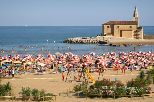 Venezia, Hotel, Offerte Hotel, Gondola, Musei, Tour delle isole, Murano, Burano, Torcello, Vetrerie, Palazzo Ducale, Mercato di Rialto, Bacari, Peggy Guggenheim, Vaporetto, Ristoranti, Osterie, Stellati, Spiaggia, Chioggia, Padova, Dolo, Palladio, Albergo, 3 stelle, Biennale, Festival del cinema, Terme, Prosecco, Abano terme, Basilica di San Marco, Sant'Antonio, Ca' Foscari, casinò, Jesolo, Caorle, Cavallino, Comfort, casa, accoglienza, offerte, bonus vacanze, smartbox, regalbox, wonderbox, booking, expedia, hrs, crociere, Villa Pisani, Ville venete, Riviera del Brenta, parcheggio gratuito, Treviso, Piste Ciclabili, business, famiglie, coppie, maschere, Dogi, Spritz, murrina, aperitivo, camera matrimoniale, camera singola, camera tripla, colazioni, cornetti, Laguna, Hilton, Marriott, nh, arsenale,  venezia football club, galleria dell’accademia, museo correr, arte, danza, architettura, san valentino, città romantica, Teatro La Fenice, Opera, Tom Cruise, Mission Impossible, reception, Giardini, Isola degli Armeni, San giorgio maggiore, Giudecca, Shopping, Louis Vuitton, Chanel, Prada, Gucci, Valentino, Armani, Zara, Mango, Fondaco dei Tedeschi, Ponte di Rialto, Ponte dell’Accademia, Stazione Santa Lucia, Aeroporto Marco Polo, Caffè Florian, Hard Rock Cafè, Mc Donalds, Old Wild West, Gelaterie, Rolex, Cartier, Cipriani, wi- fi, viaggiare, visitare venezia, citybreak, Hotel a Venezia, Tripadvisor.