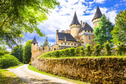 Domaine des Pierres Blanches  châteaux du Périgord Puymartin Légende de la Dame Blanche proche Sarlat
