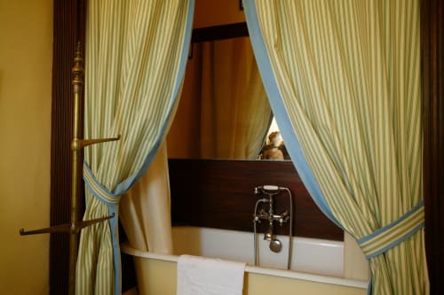 guest room - château- Loire - stay - wedding - weekend - Le mans
bathroom