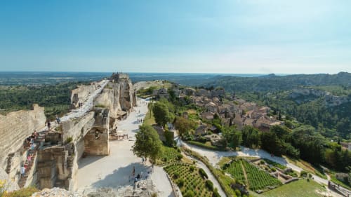 Vue aérienne des Baux de Provence - Le Mas des Vergers