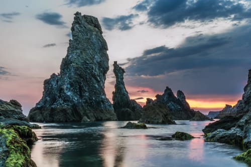 Les impressionnantes Aiguilles de Port Coton peintent par Monet à Belle île en mer - les maisons de Kerdavid'île