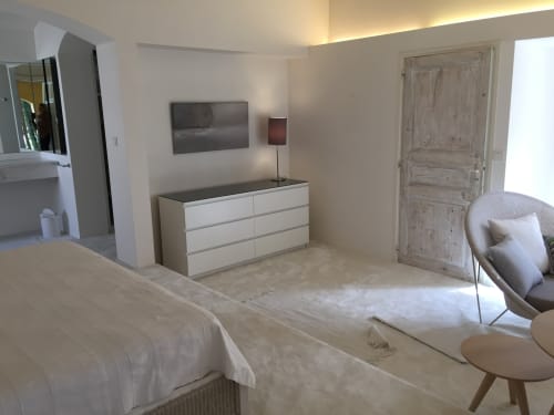 spacious master bedroom - buen oustaou
