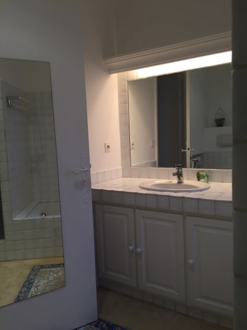 bathroom suite garden level sea and pool view - buen oustaou