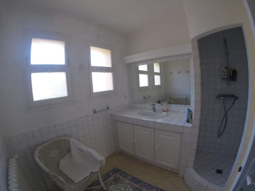 bathroom room garden side - buen oustaou