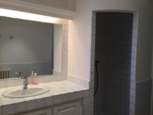bathroom with shower - buen oustaou